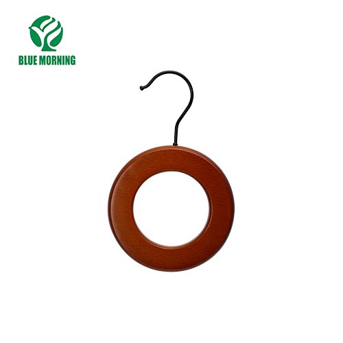 MG19 Wooden Hangers